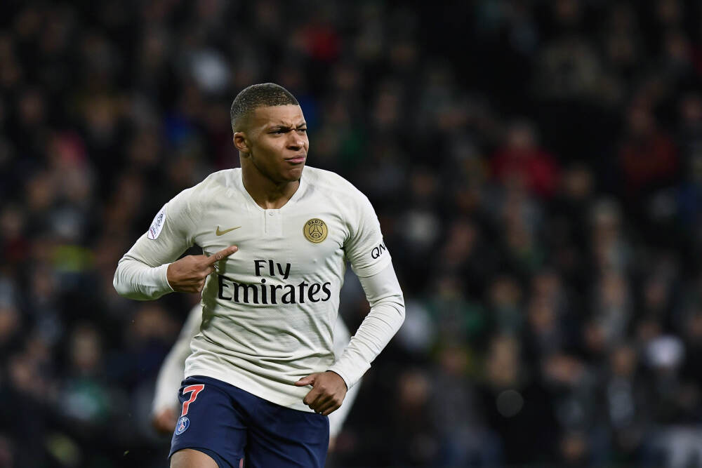 溢价60%“抄底”彪马：安踏122亿元豪赌，耐克、阿迪迎来最强中国对手